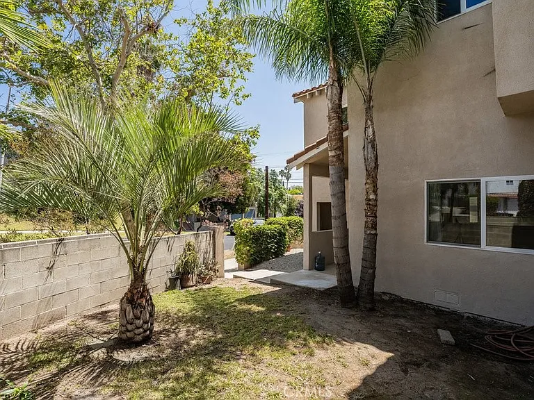 1100 S Highland Ave — Photo 35
