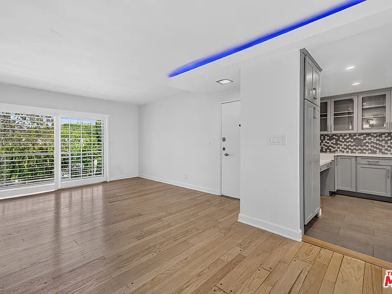 1301 N Flores St #4 — Photo 11