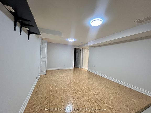 5th image of 309 Princess Ave #Basement