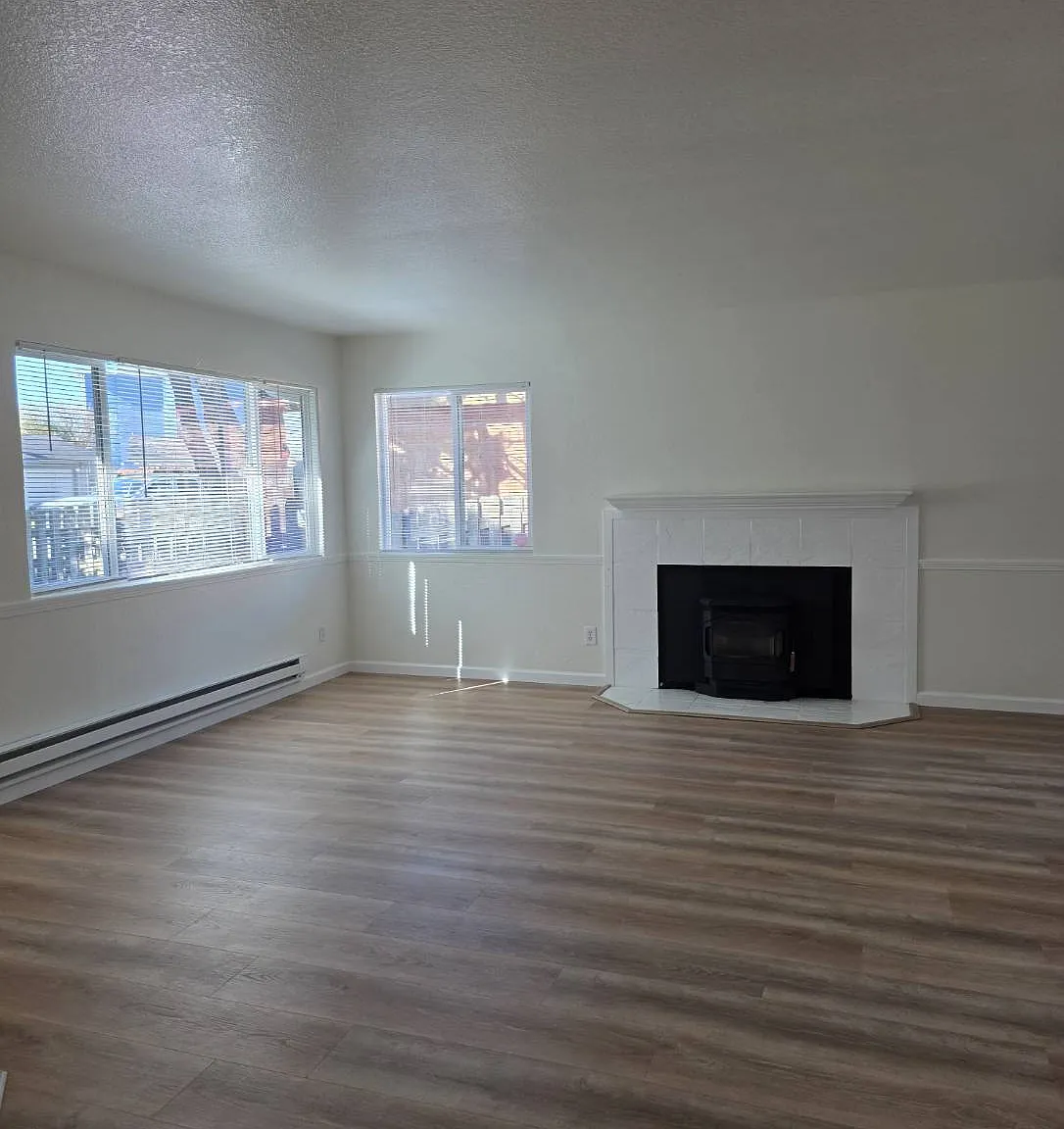 3 bed, 1300 sqft, $2,500 — Photo 2