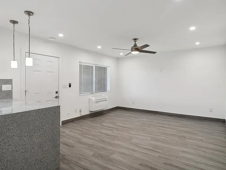 Palm Terrace Apartments — Photo 8