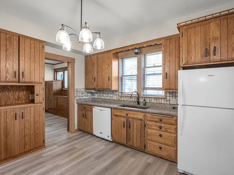 502 Park St S — Photo 8