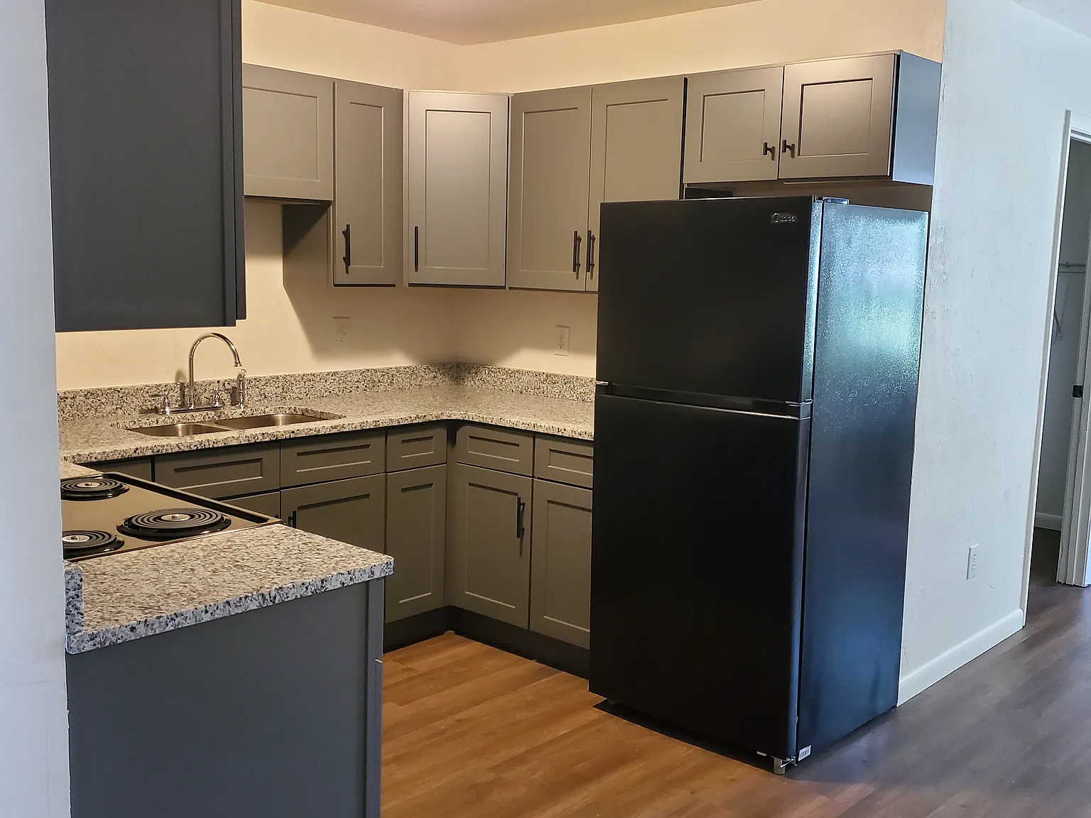 3 bed, 1.5 bath, 1200 sqft, $1,695 — Photo 2