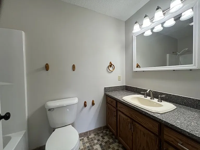 1403 Broadview Cir — Photo 10