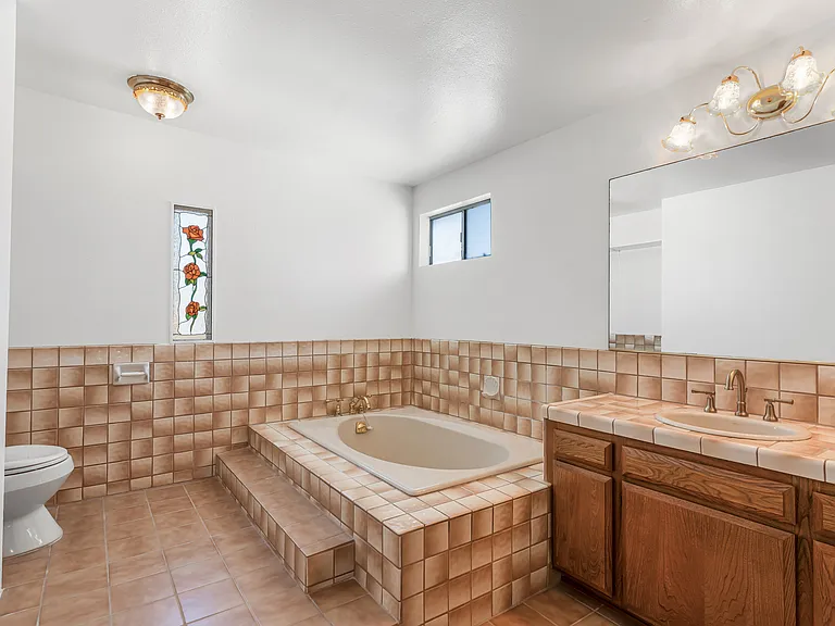 221 Rossmore Dr — Photo 8
