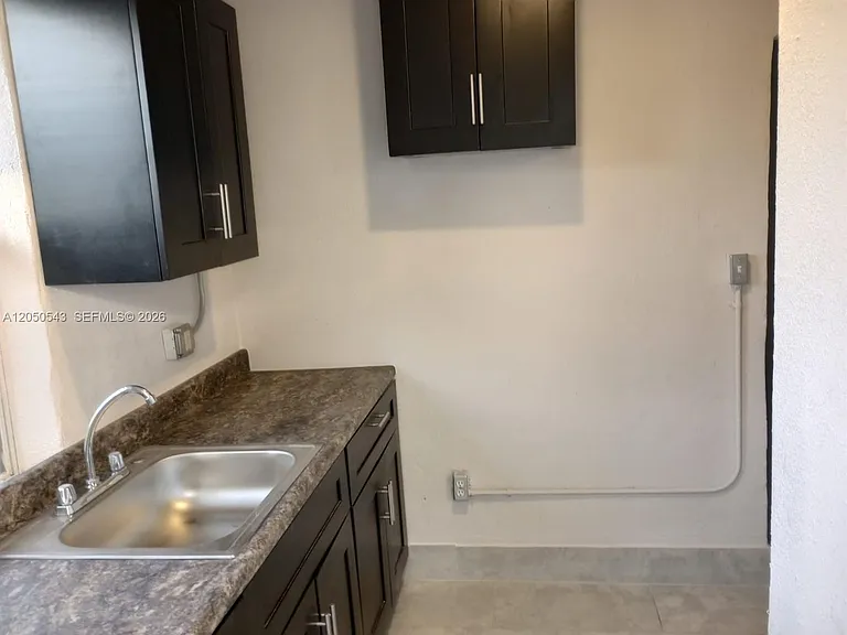 1241 Dr Martin Luther King Jr Blvd W #4 — Photo 2