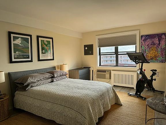 5th image of 854 E Broadway APT 5F