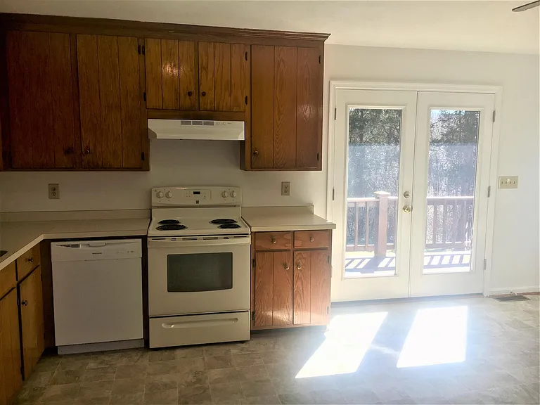 129 Keith Rd — Photo 8