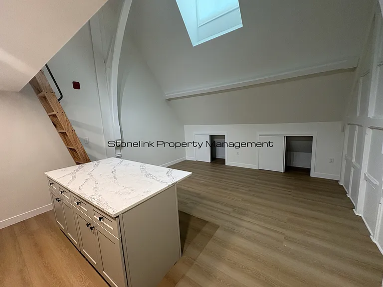 265 Manton Ave — Photo 7