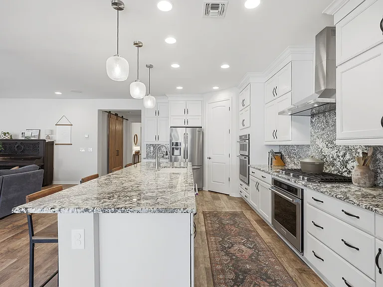 7228 W Tombstone Trl — Photo 7