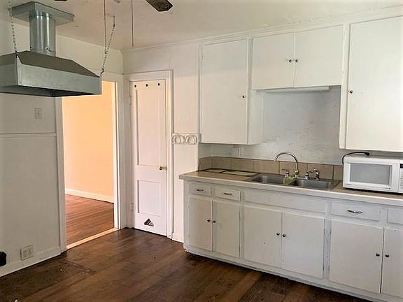 3rd image of 2126 Palm St
