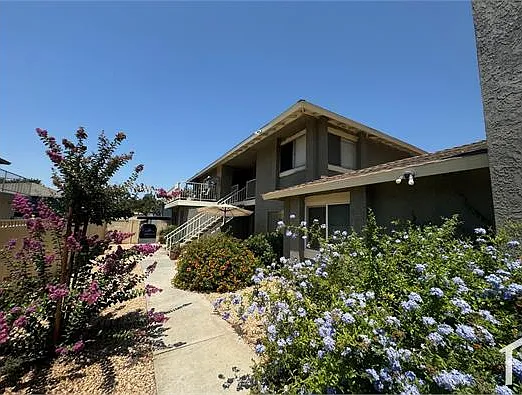 1209 Oxford Dr #C — Photo 4