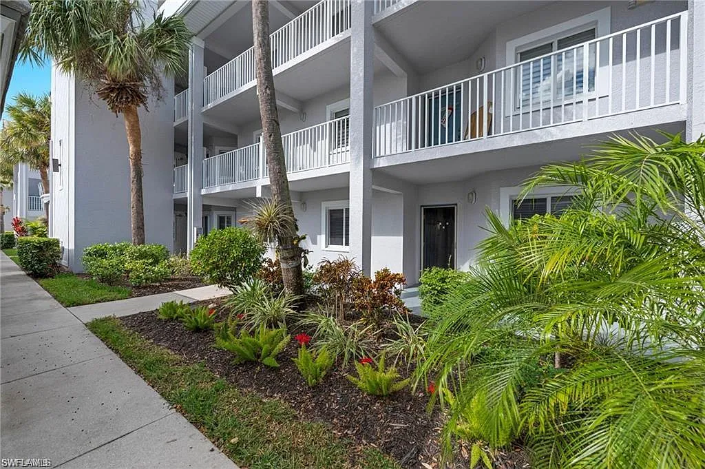 2 bed, 2.0 bath, 1202 sqft, $1,995 — Photo 1