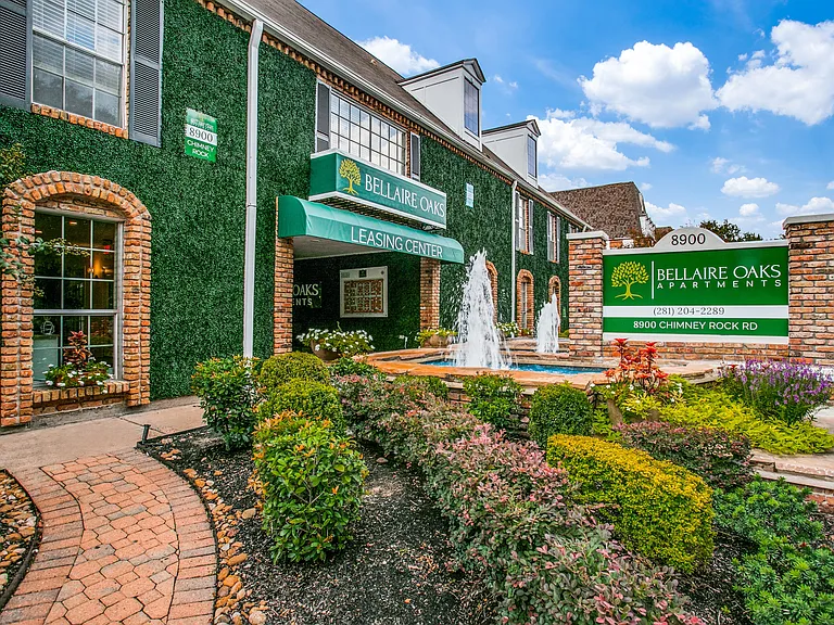 Bellaire Oaks Apartments — Photo 48