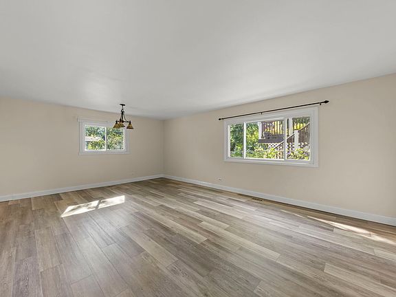 3rd image of 7101 Edgebrook Ln