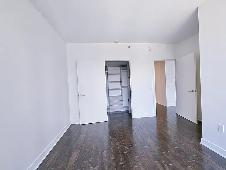 338 Main St #17H — Photo 5