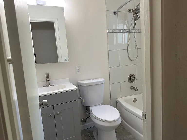 796 Moran St — Photo 12