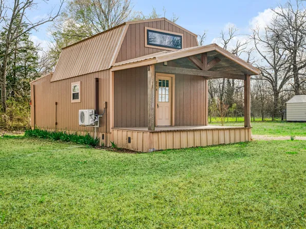 234 County Road 16420, Deport, TX 75435