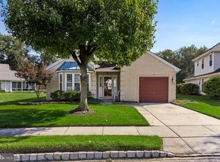 735 Cascade Dr N, Mount Laurel, NJ 08054