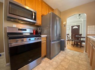 1067 Dionne St, Roseville, MN 55113