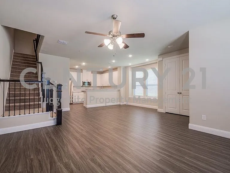 4720 Piedras Lanzar Dr — Photo 4
