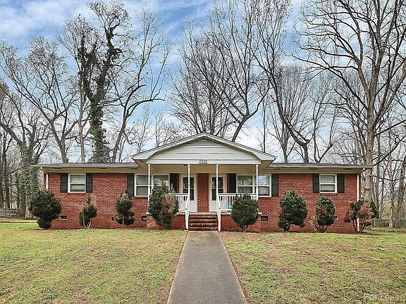3rd image of 2332 Woodbridge Dr #A
