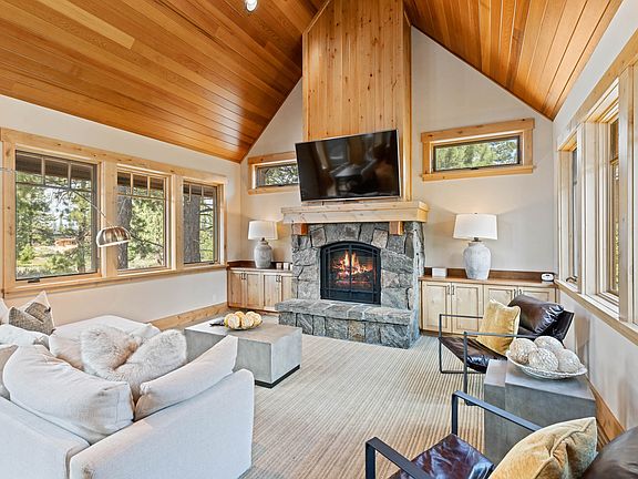 3rd image of 9353 Heartwood Dr