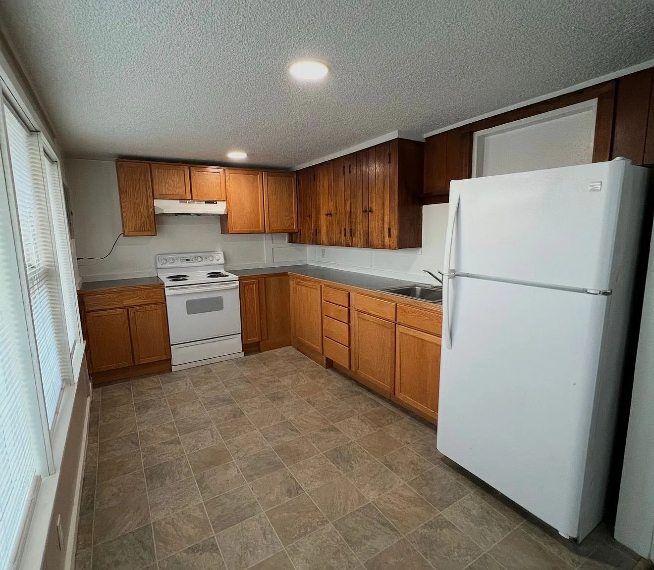 Downtown Puyallup 2 Bedroom apartment! — Photo 4
