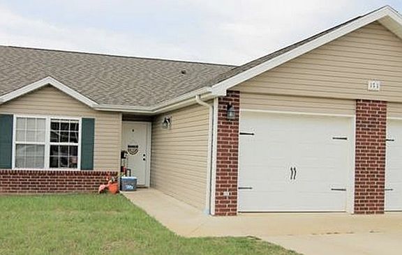 2nd image of 171 Lyle Curtis Cir #B