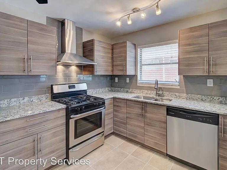 950 Saint Charles Ave NE #8 — Photo 4
