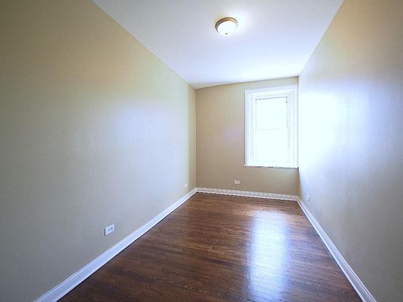 5th image of 1000 N Cicero Ave #2S