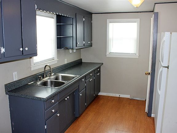 2nd image of 206 E End Ave