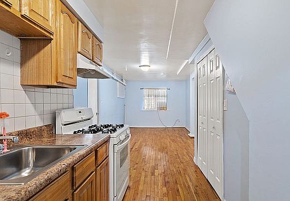 3rd image of 2428 Barnes Ave #1