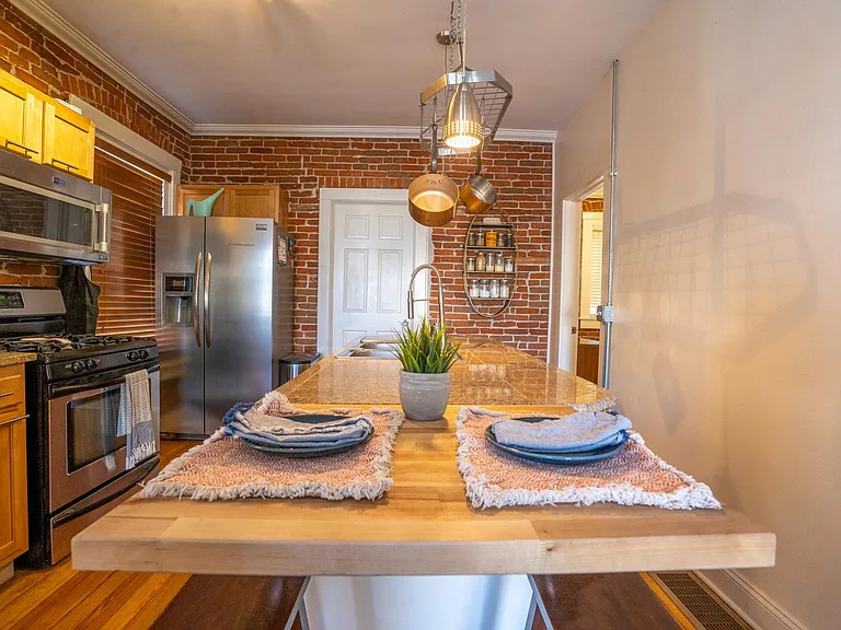 Kitchen - Pop up dining nook.