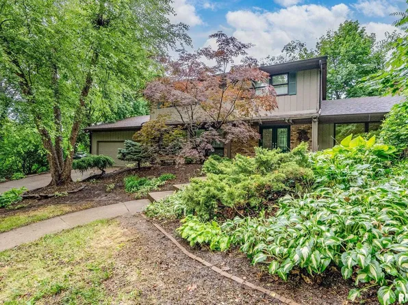 17 Wildwood Trl, Bettendorf, IA 52722