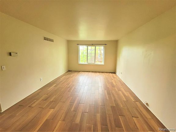 3rd image of 1160 Catalpa Dr