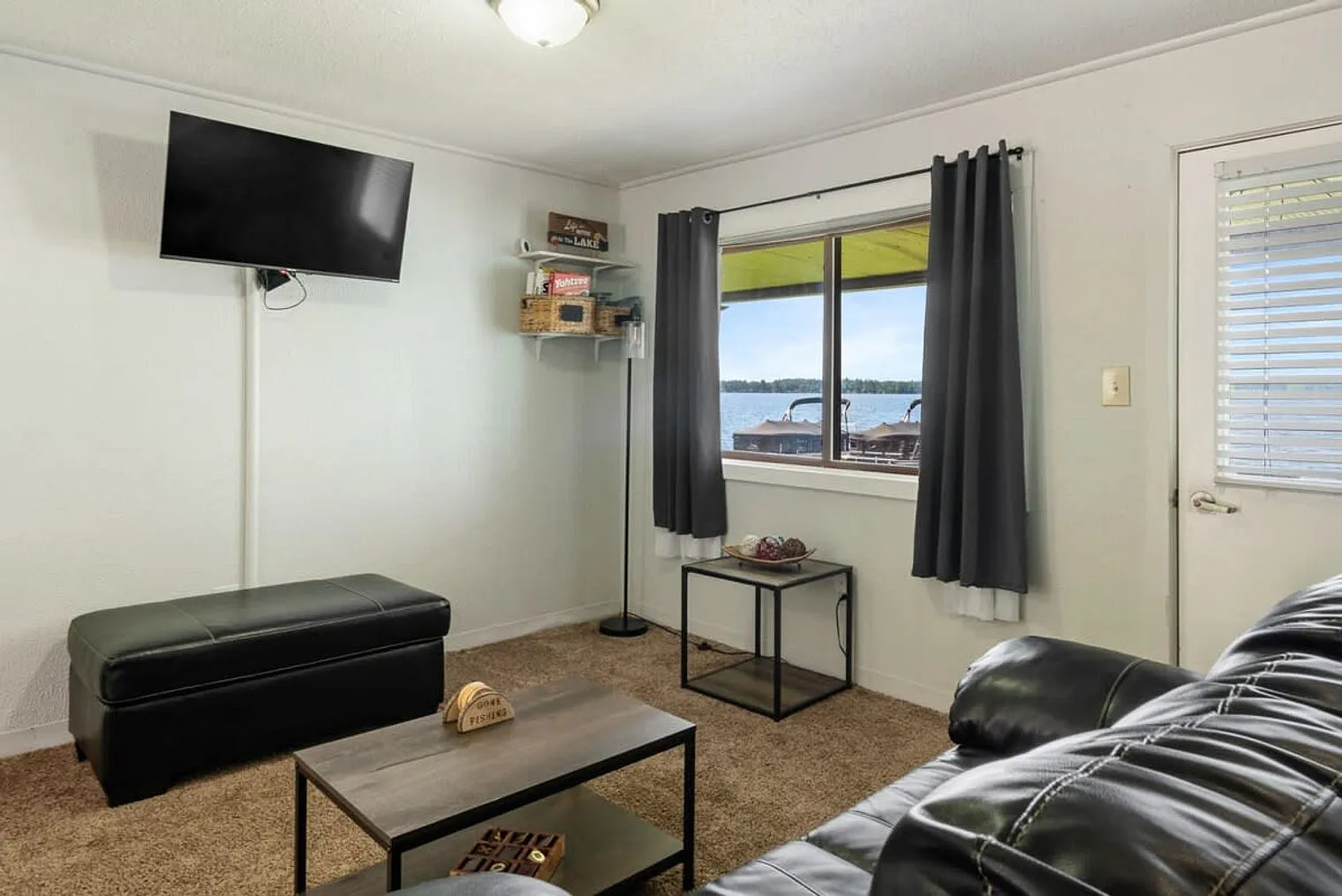 3 bed, 3.0 bath, 1496 sqft, $4,858 — Photo 4