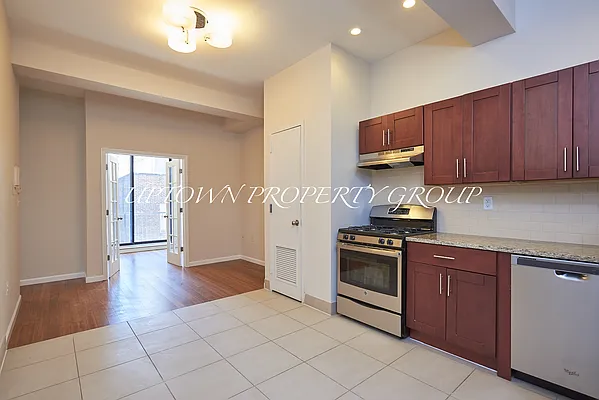 Rented by Uptown Property Group | media 40