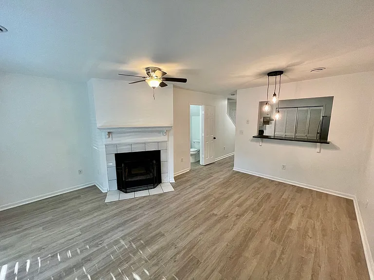 32 Huntsfield Dr #B — Photo 10