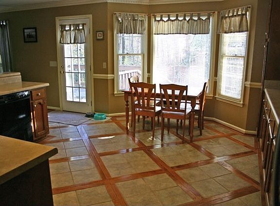 3rd image of 106 Wolf Creek Ct