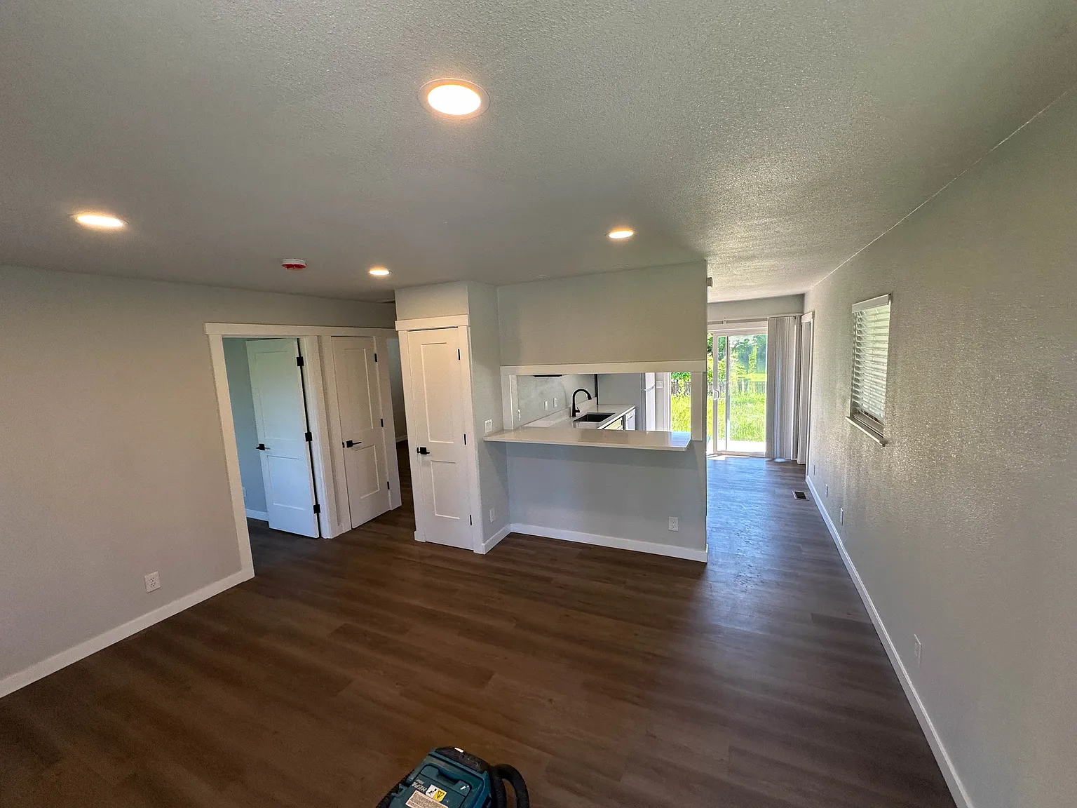 2 bed, 750 sqft, $2,100 — Photo 4