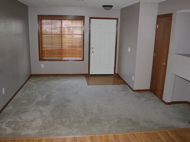 1345 Raintree Ln — Photo 3