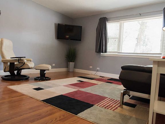 3rd image of 11050 S Artesian Ave APT 1b