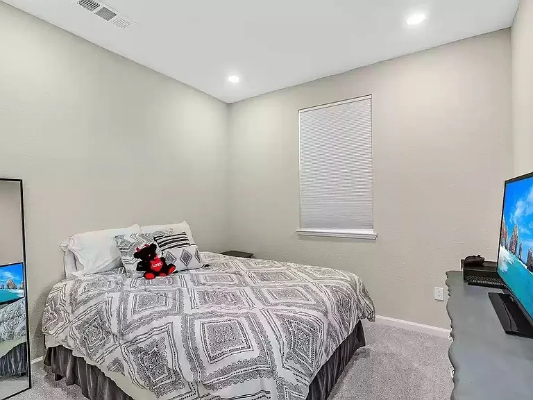 8720 Aquamarine Dr — Photo 12