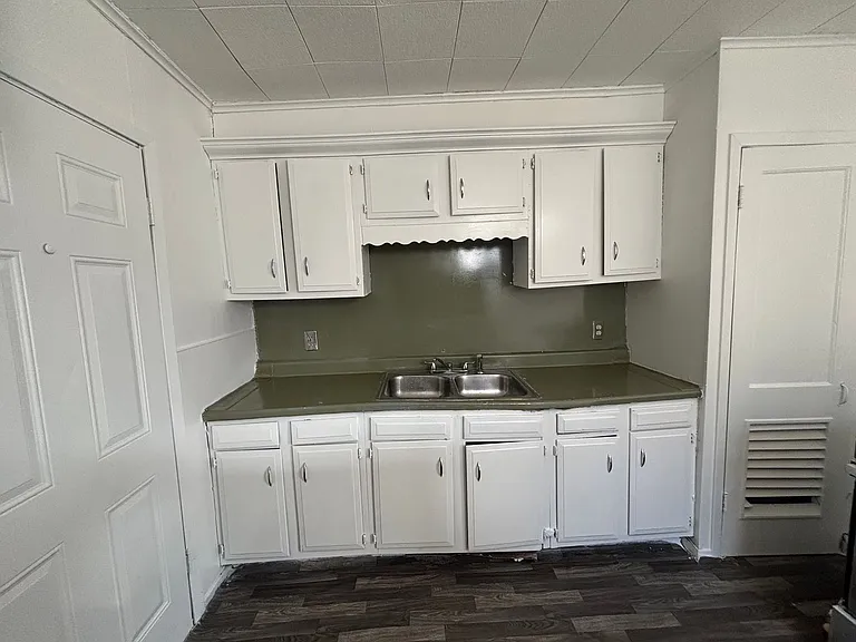 2946 Midway St — Photo 3