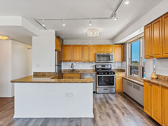 5th image of 3950 N Lake Shore Dr APT 611