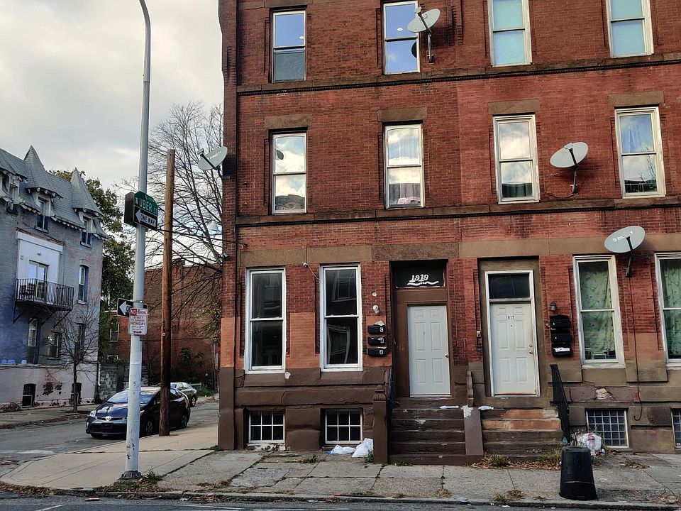 1st image of 1919 W Diamond St #A