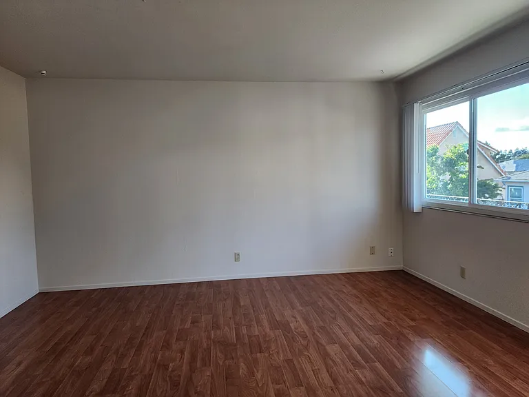 16445 Kent Ave #G — Photo 9