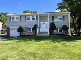 32 Rapalyea Rd, Hopatcong, NJ 07843