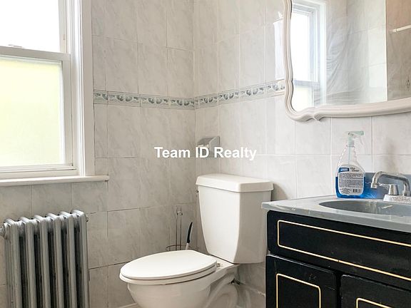 3rd image of 656 Washington St #U1